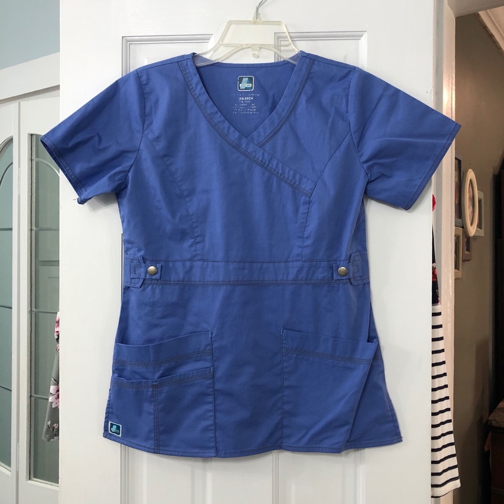 Adar scrub top